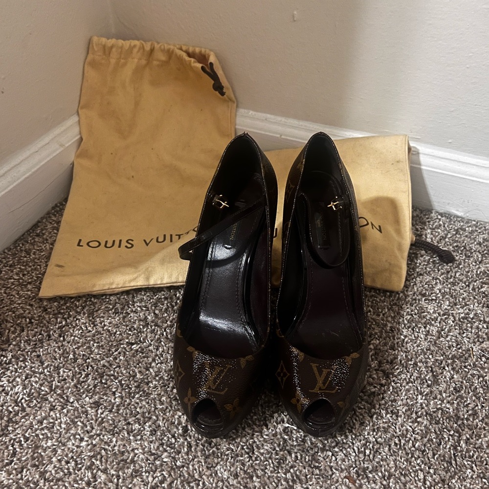 Louis Vuitton Heels size 38.5